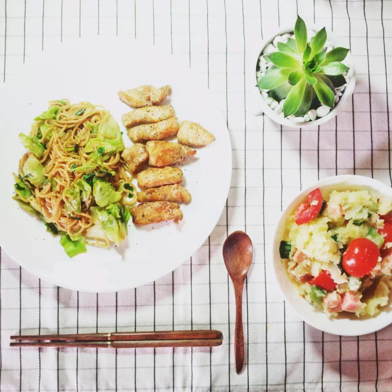 健身吃健身餐有啥好处_健身女吃营养餐_健身食谱女