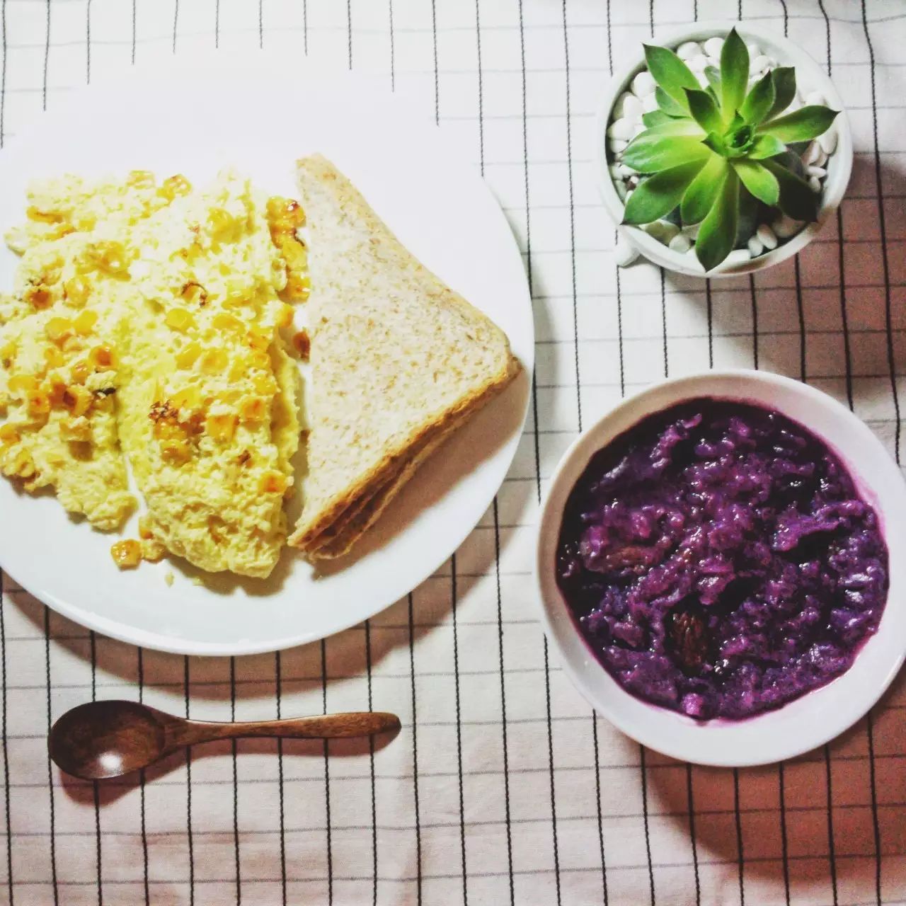 健身食谱女_健身吃健身餐有啥好处_健身女吃营养餐